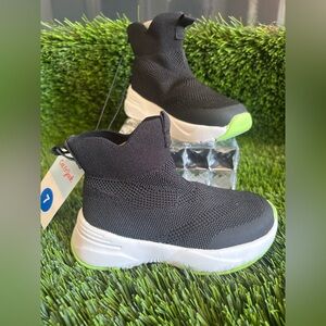 🦜NWT Cat & Jack Black and Green Kids Sneakers size #7 🦜